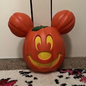 2023 Disney Parks Halloween Giant Mickey
Mouse Light Up Jack-o'-Lantern